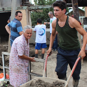 Frana ad Almaty. I ragazzi del Villaggio corrono in aiuto