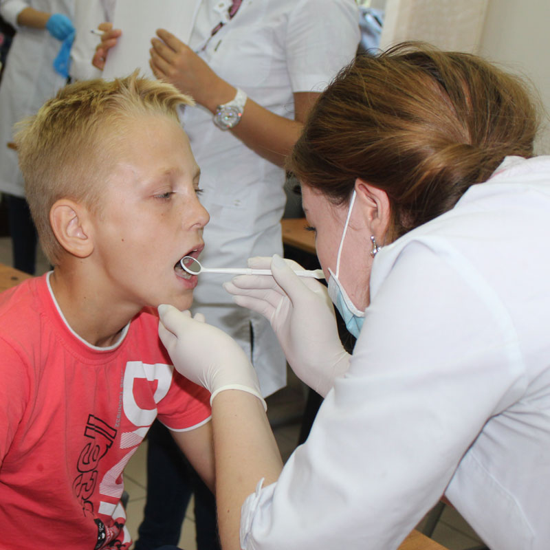 Apparecchi per denti gratuiti ai bimbi del Villaggio